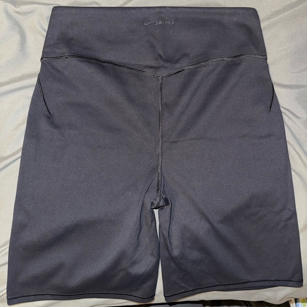 NikeSKIMS Matte Biker Shorts - Picture 3 of 8